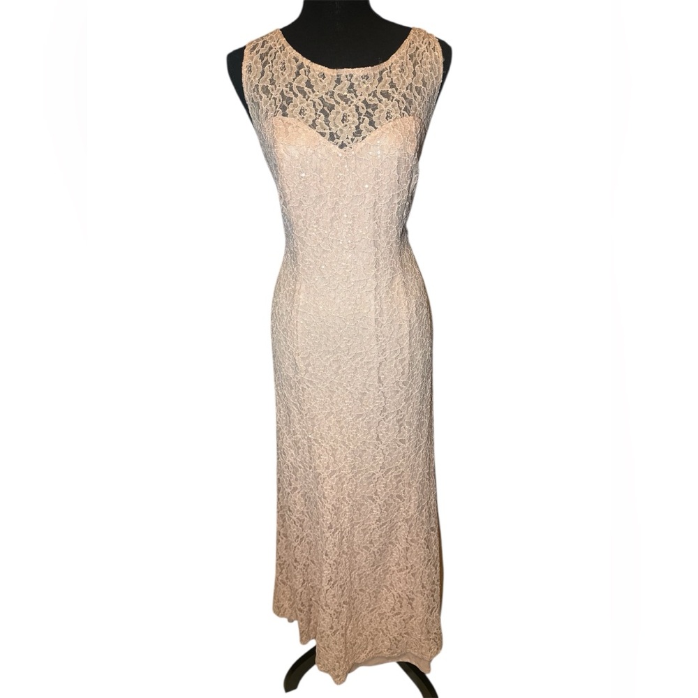 Chic Strapless Lace Dress in Cream